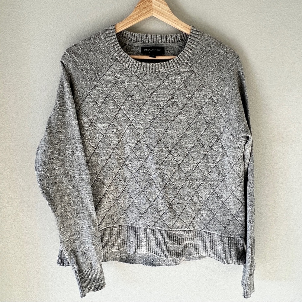 Banana Republic Heather Gray Quilted Pattern Sweater size Medium Cotton